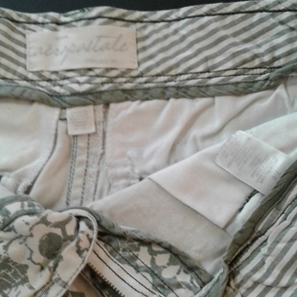 Aeropostale Floral Print Denim Shorts Size 7/8 - Picture 2 of 3